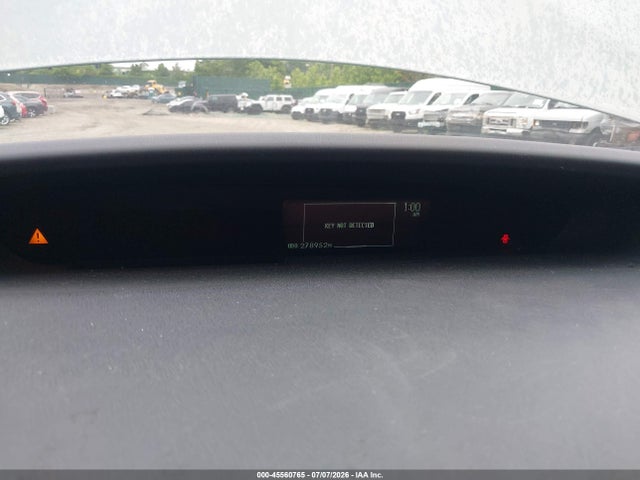 صورة 7 لـ 2014 Toyota PRIUS TWO
