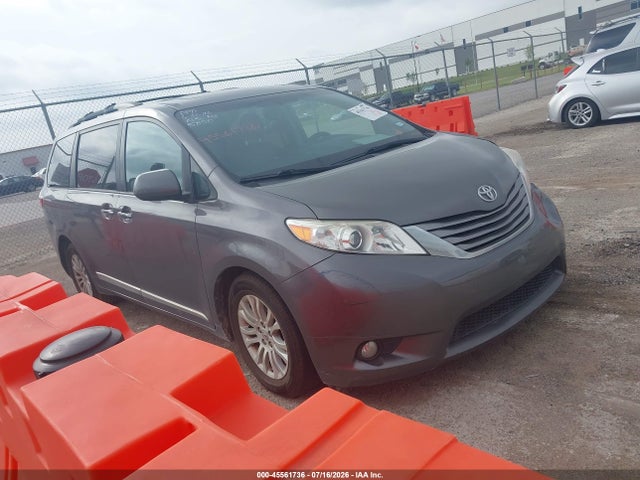 2017 TOYOTA SIENNA XLE 8 PASSENGER
