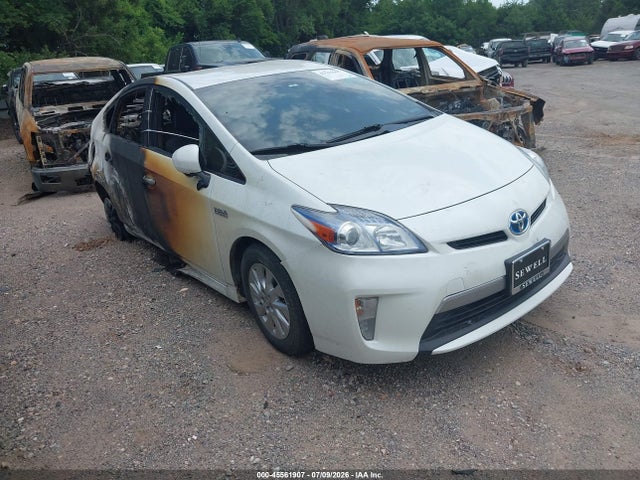 2015 TOYOTA PRIUS 