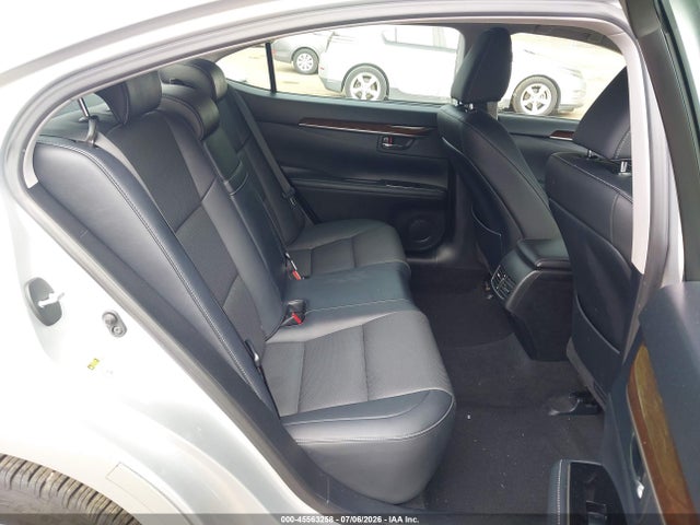 صورة 8 لـ 2016 Lexus ES 350