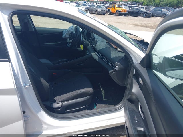صورة 5 لـ 2025 Hyundai ELANTRA SE
