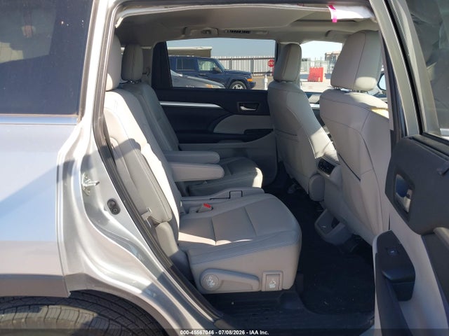 2019 TOYOTA HIGHLANDER XLE 8