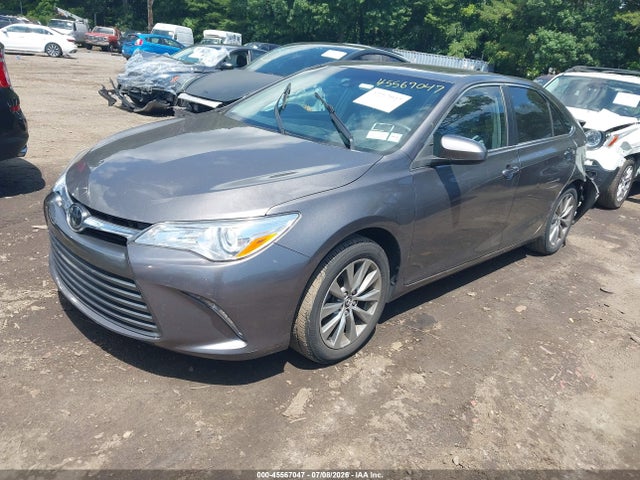 2017 Toyota CAMRY XLE — фото 2