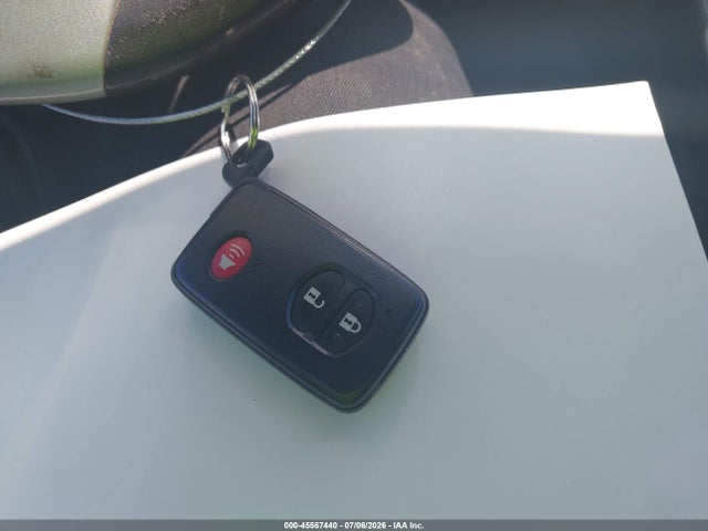 2011 Toyota PRIUS TWO — миниатюра 11
