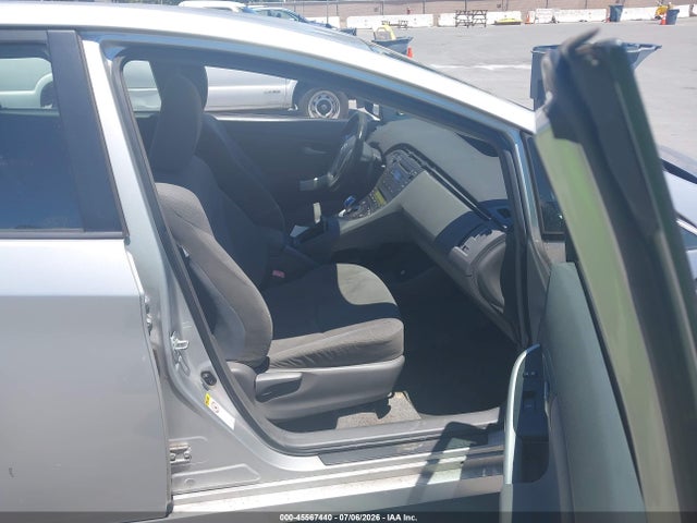 2011 Toyota PRIUS TWO — фото 5