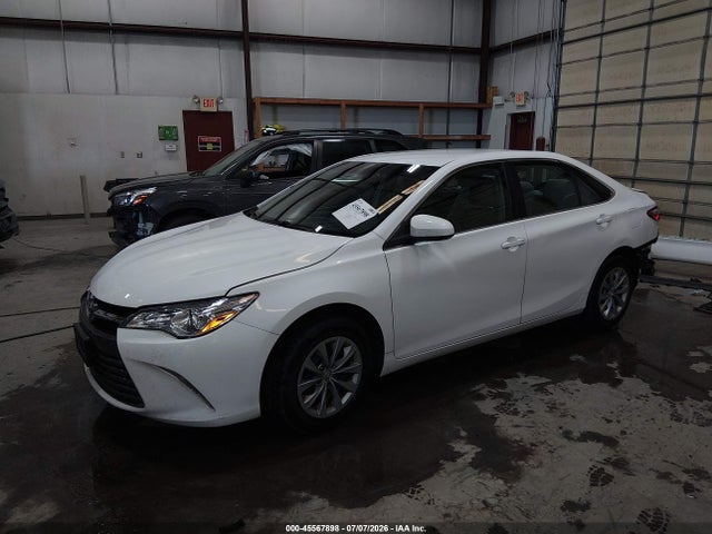 2015 Toyota CAMRY LE — фото 2