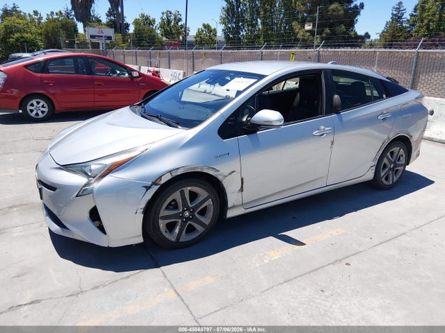 2016 Toyota PRIUS THREE TOURING photo 2