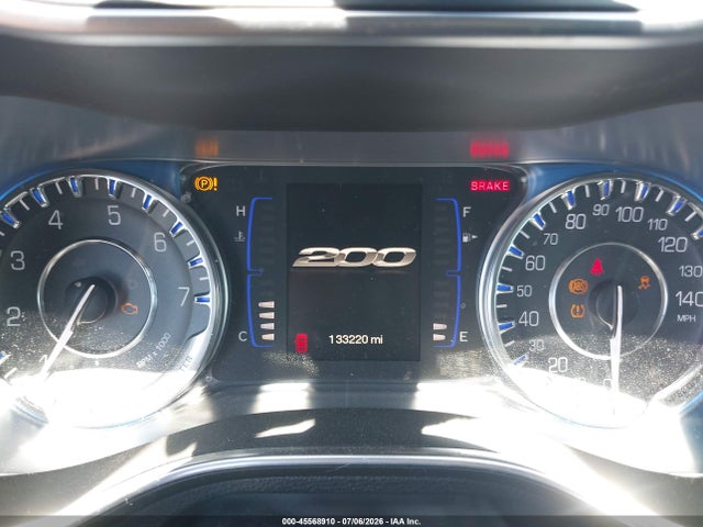 2015 Chrysler 200 LIMITED — фото 7