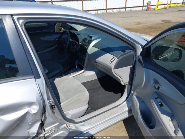 2012 Toyota COROLLA LE photo 5