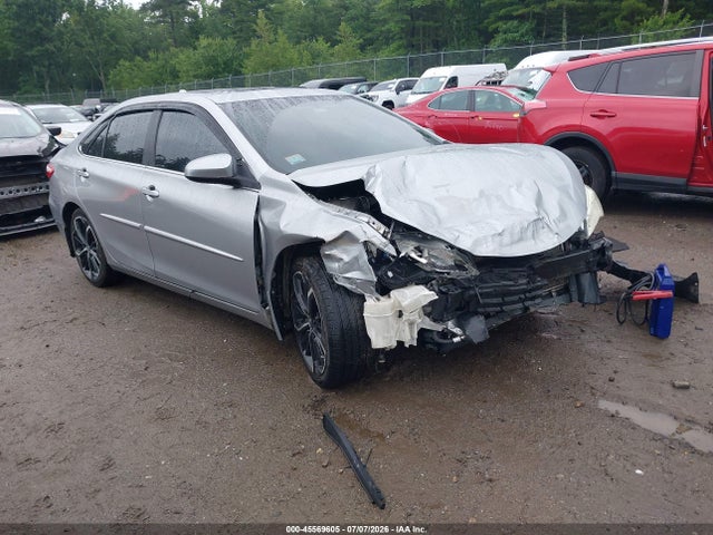 2016 TOYOTA CAMRY SE
