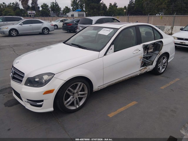 صورة 2 لـ 2014 Mercedes-BENZ C 300 SPORT 4MATIC