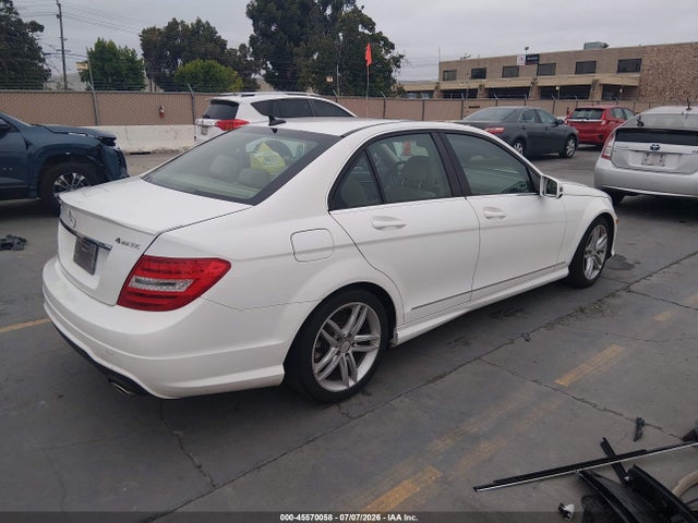 صورة 4 لـ 2014 Mercedes-BENZ C 300 SPORT 4MATIC