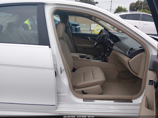 صورة 5 لـ 2014 Mercedes-BENZ C 300 SPORT 4MATIC