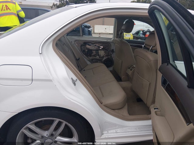 صورة 8 لـ 2014 Mercedes-BENZ C 300 SPORT 4MATIC