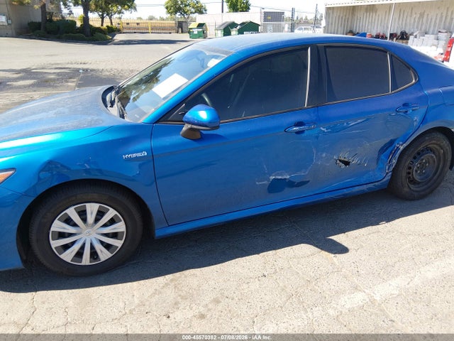 2020 Toyota CAMRY LE HYBRID photo 6
