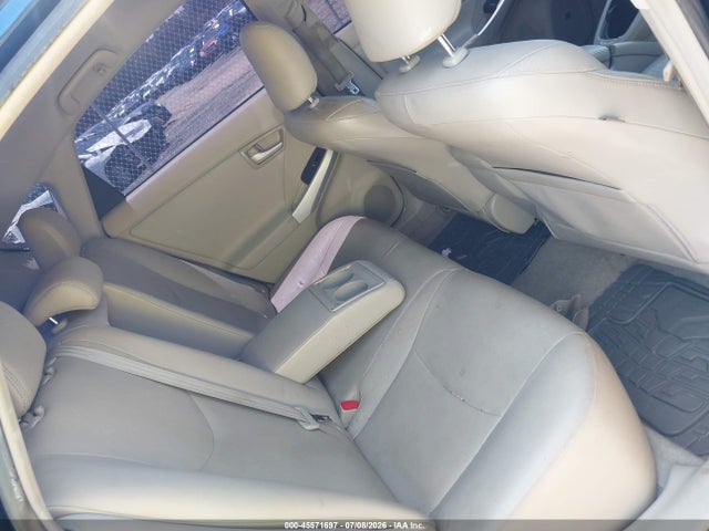 2010 Toyota PRIUS V photo 8