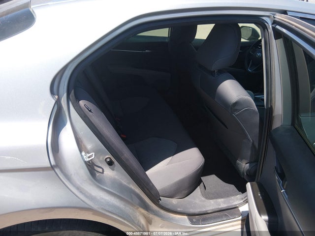 صورة 8 لـ 2021 Toyota CAMRY LE