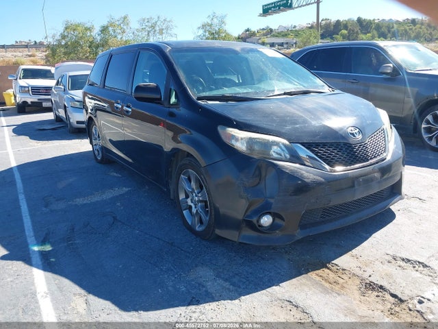 2014 TOYOTA SIENNA SE 8 PASSENGER