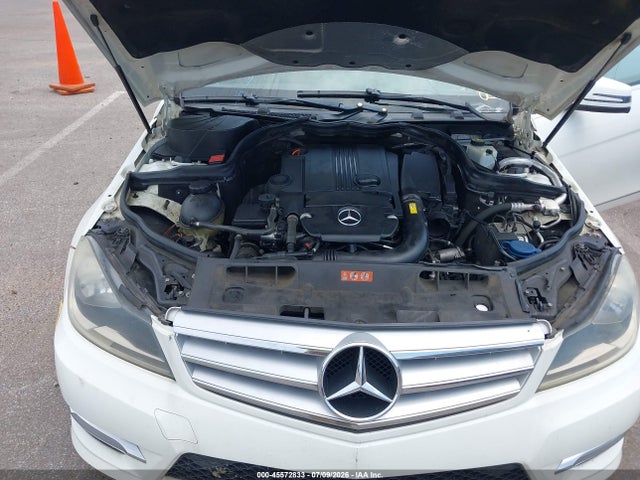 صورة 10 لـ 2012 Mercedes-BENZ C 250 SPORT