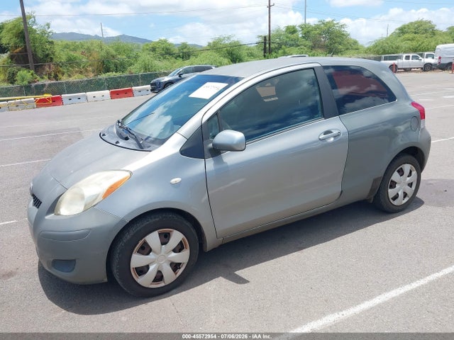 2011 Toyota YARIS photo 2
