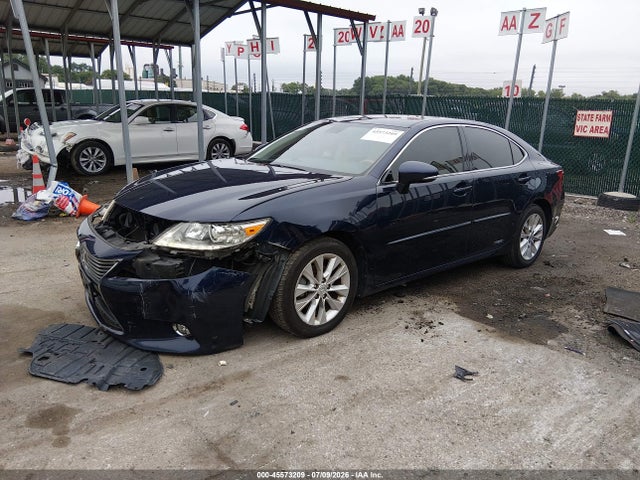 2015 Lexus ES 300H — фото 2