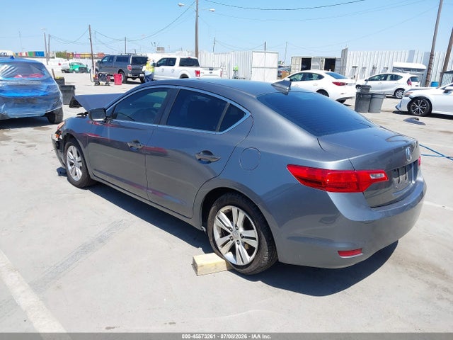 2013 Acura ILX 2.0L 照片 3