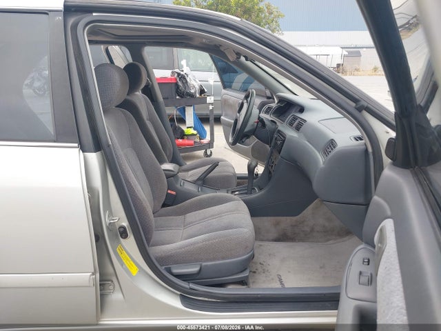 2000 Toyota CAMRY LE photo 5