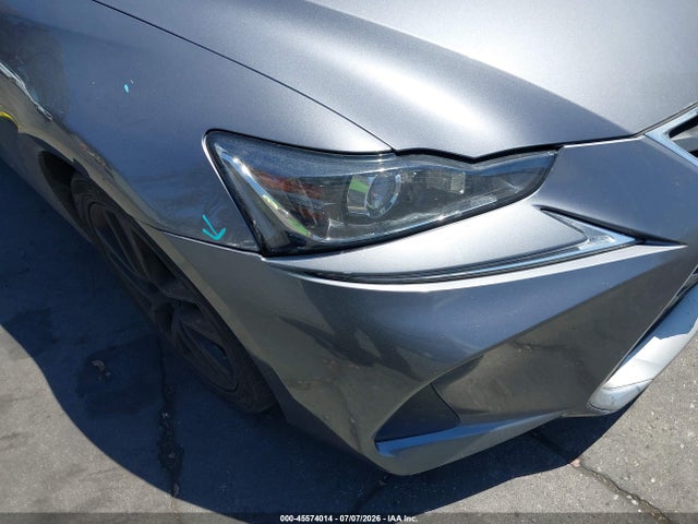 2020 Lexus IS 300 — миниатюра 12