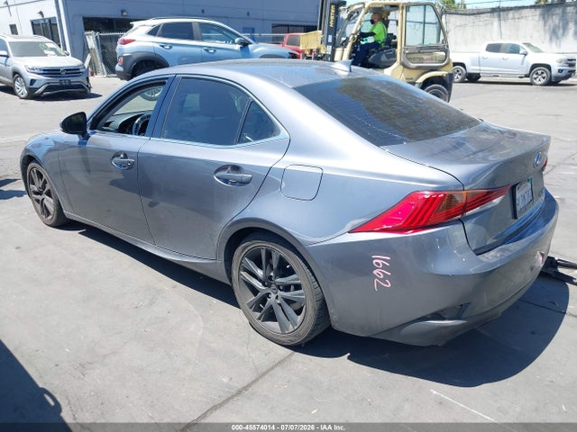 صورة 3 لـ 2020 Lexus IS 300