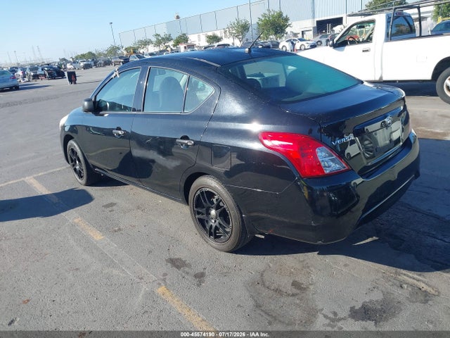 2015 Nissan VERSA 1.6 S — фото 3