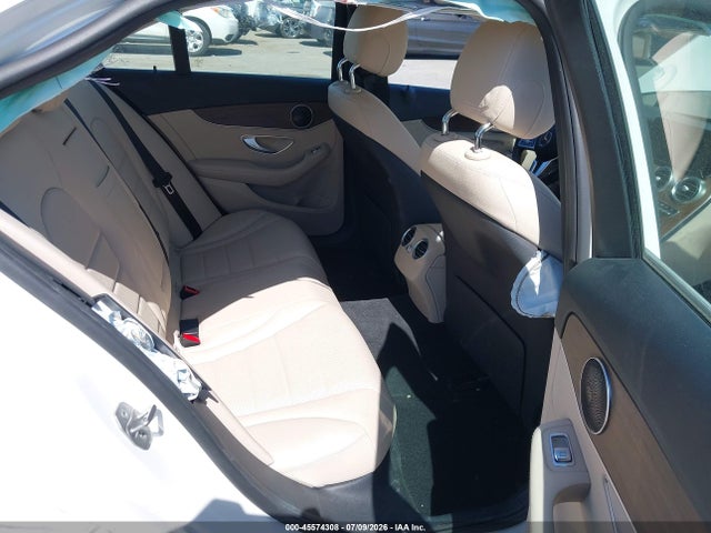 صورة 8 لـ 2020 Mercedes-BENZ C 300