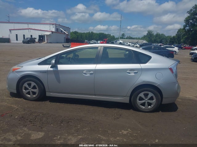 2013 Toyota PRIUS THREE thumbnail 14