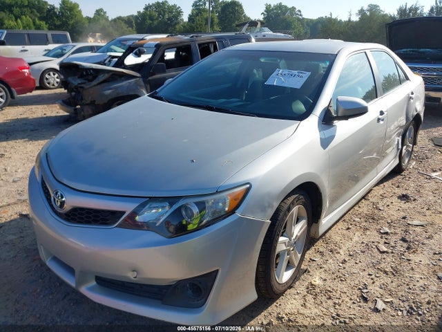 2014 Toyota CAMRY SE — фото 2
