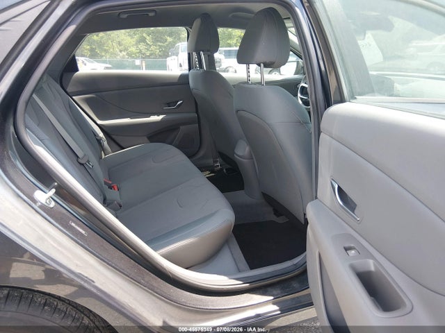 صورة 8 لـ 2021 Hyundai ELANTRA SE