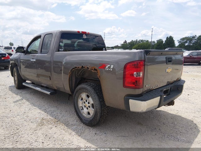 2011 Chevrolet SILVERADO 1500 LT 照片 3