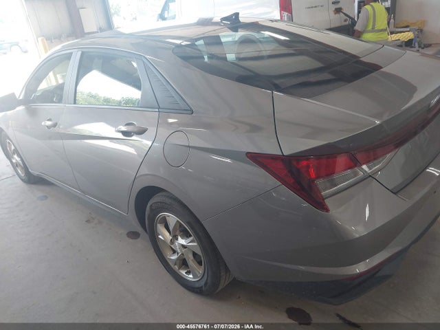 2023 HYUNDAI ELANTRA SE 3
