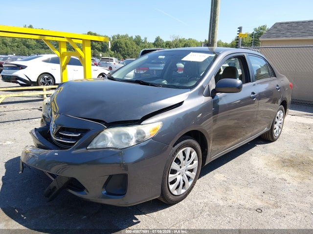 2013 Toyota COROLLA LE 照片 2