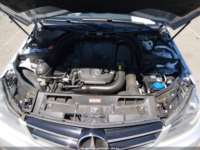 صورة 10 لـ 2014 Mercedes-BENZ C 250