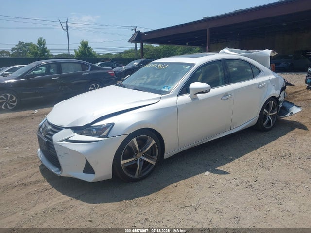2018 Lexus IS 300 — фото 2