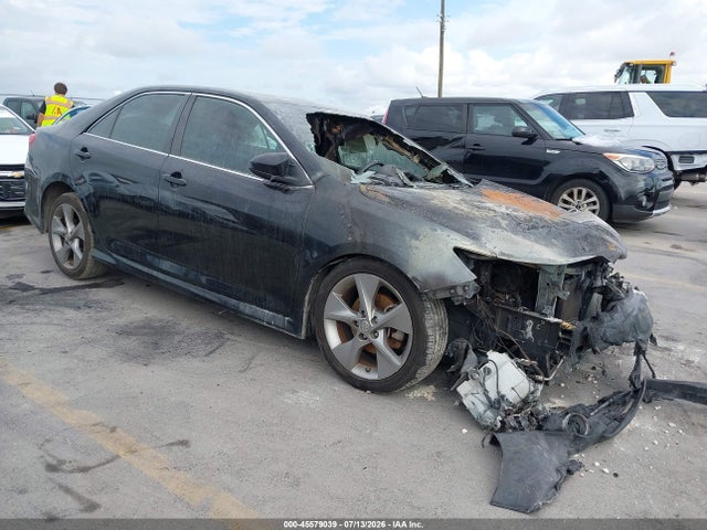 2014 TOYOTA CAMRY SE SPORT