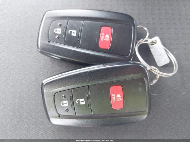 صورة مصغرة 11 لـ 2016 Toyota PRIUS TWO
