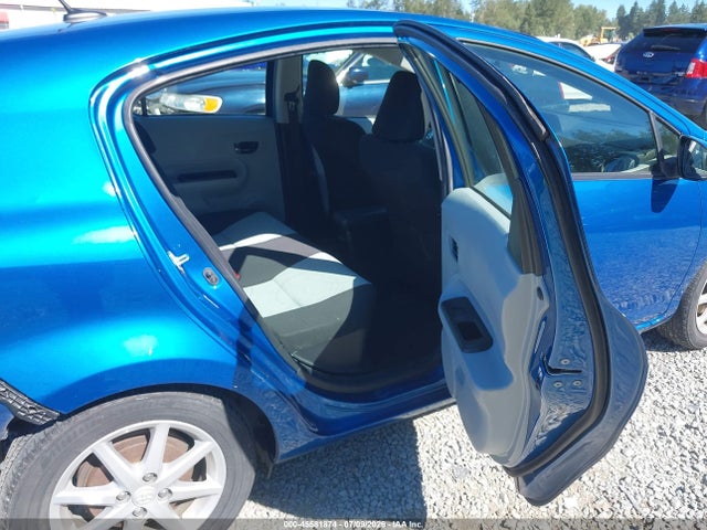 صورة 8 لـ 2014 Toyota PRIUS C THREE