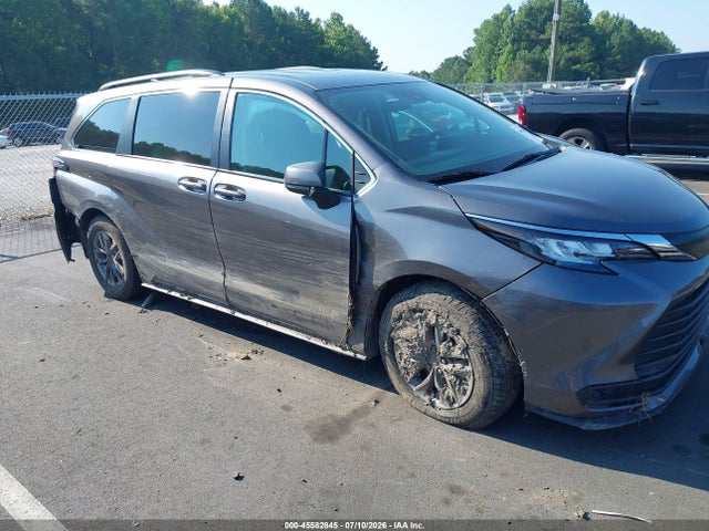 2023 TOYOTA SIENNA LE
