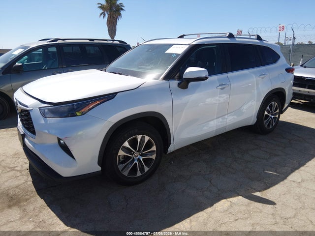 2023 TOYOTA HIGHLANDER XLE 2