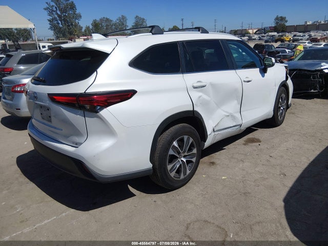 2023 TOYOTA HIGHLANDER XLE 4