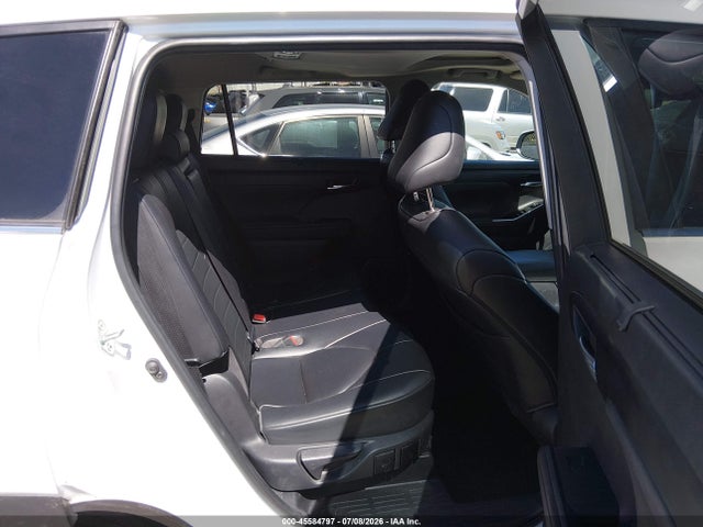 2023 TOYOTA HIGHLANDER XLE 8