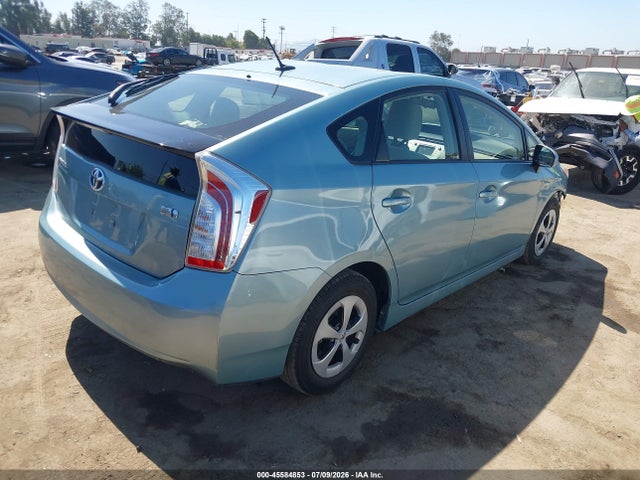 صورة 4 لـ 2013 Toyota PRIUS THREE