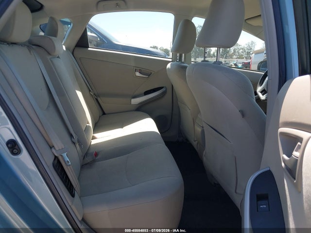 صورة 8 لـ 2013 Toyota PRIUS THREE