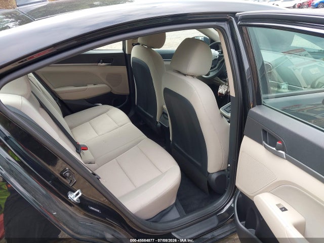 صورة 8 لـ 2017 Hyundai ELANTRA SE