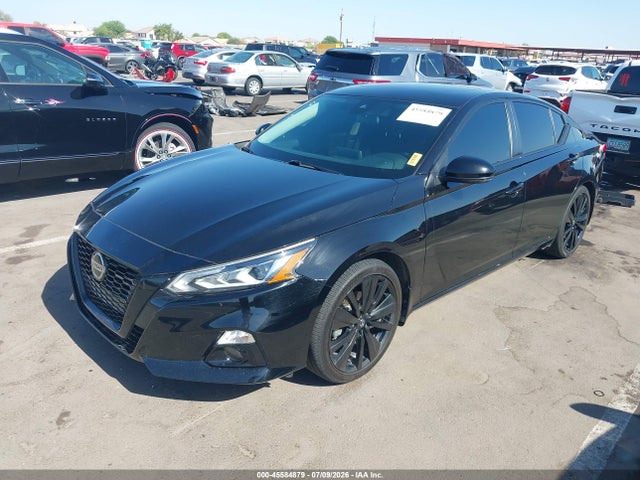 2022 Nissan ALTIMA SR FWD photo 2